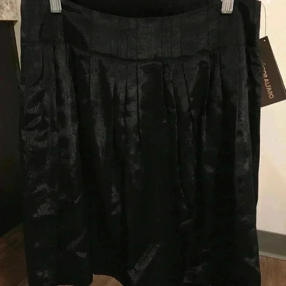 NWT Victor Alfaro $118 Black Pleated  Skirt Designer Size 8 Style VA2033 - Picture 1 of 1